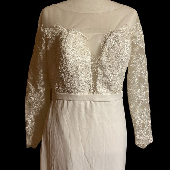 Hebeos wedding Dress with Train - Picture 3 of 16